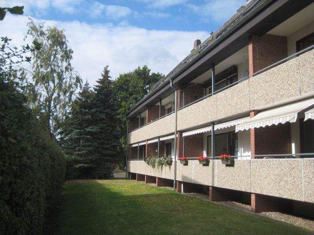 Elegante 2 Zimmer DG Wohnung mit Südbalkon in schöner Wohnanlage in Norderstedt-Mitte zu vermieten!!!, 22846 Norderstedt, Etagenwohnung