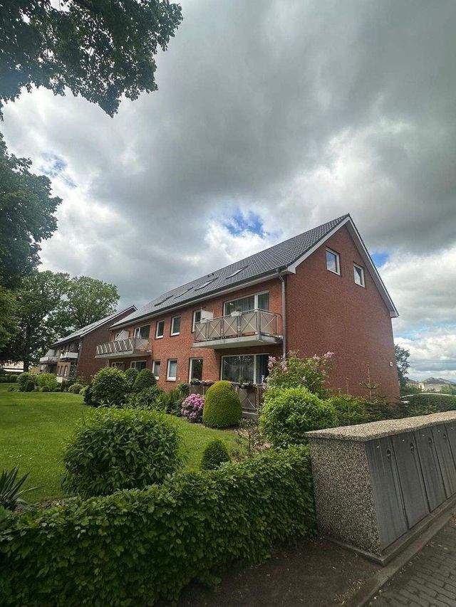 Charmante 2 Zimmer DG Wohnung in Norderstedt-Glashütte zu vermieten !!, 22851 Norderstedt, Etagenwohnung