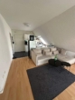 Wohnzimmer mit Blick zur off. Küche - Charmante 2,5 Zimmer Maisonette-Wohnung mit kleiner Terrasse in 4 Fam. Haus in Norderstedt zu vermieten!!!