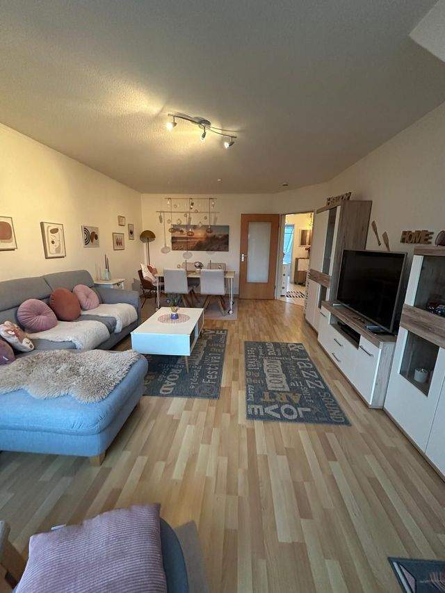 Schöner Wohnen in Norderstedt-Garstedt!! Exlusive 2 Zimmer DG-Wohnung mit Balkon zu vermieten! - Photo 2