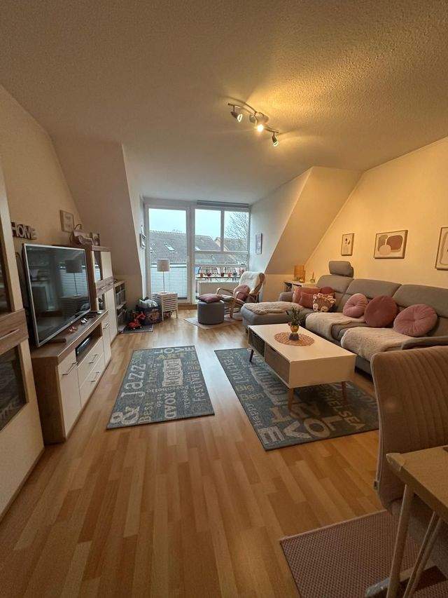Schöner Wohnen in Norderstedt-Garstedt!! Exlusive 2 Zimmer DG-Wohnung mit Balkon zu vermieten! - Photo 1