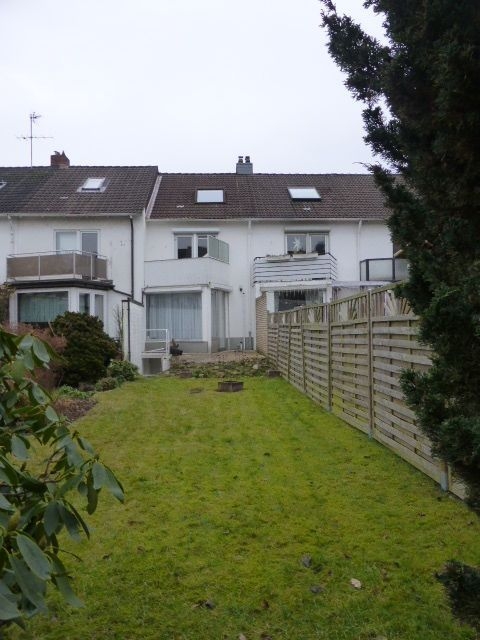 Familienfreundliches 4-5 Zimmer Mittelreihenhaus mit schönem Balkon und tollem Garten in Norderstedt-Harksheide zu vermieten !!, 22850 Norderstedt, Reihenmittelhaus