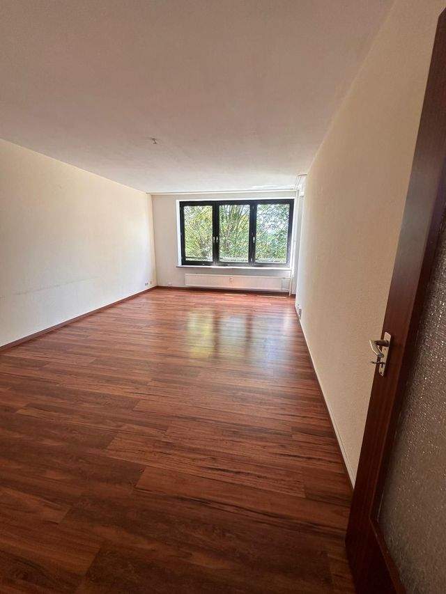 Einziehen und Wohlfühlen !! Schöne 3 Zimmer Wohnung mit schönem Sonnenbalkon in Norderstedt-Garstedt zu vermieten ! - Photo 1