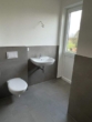 Gästebad obere Etage - Wohntraum in Norderstedt ! Perfekte 4 Zimmer Wohnung mit Balkon und Dachterrasse in Norderstedt Friedrichsgabe zu vermieten !!