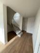 Treppe in obere Etage - Wohntraum in Norderstedt ! Perfekte 4 Zimmer Wohnung mit Balkon und Dachterrasse in Norderstedt Friedrichsgabe zu vermieten !!
