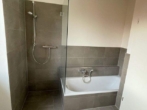 Vollbad mit Wanne und Dusche - Wohntraum in Norderstedt ! Perfekte 4 Zimmer Wohnung mit Balkon und Dachterrasse in Norderstedt Friedrichsgabe zu vermieten !!