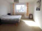 Renditeobjekt Elegantes Wohnhaus mit 5 Wohnungen in Norderstedt - Harksheide in ruhiger Lage zu verkaufen !! - DG rechts Schlafzimmer