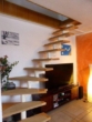 Treppenaufgang - Wohnen mit besonderem Flair !!! Top Maissonette-Wohnung mit Terrasse in einem ehemaligen Bauernhaus in Norderstedt - Garstedt zu vermieten !!