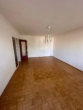 Wohnzimmer 1 - Charmante 2 Zi. Whg. mit Balkon in ruhiger 30er Zone und Sackgassenlage Nähe des Herold-Centers zu vermieten!!