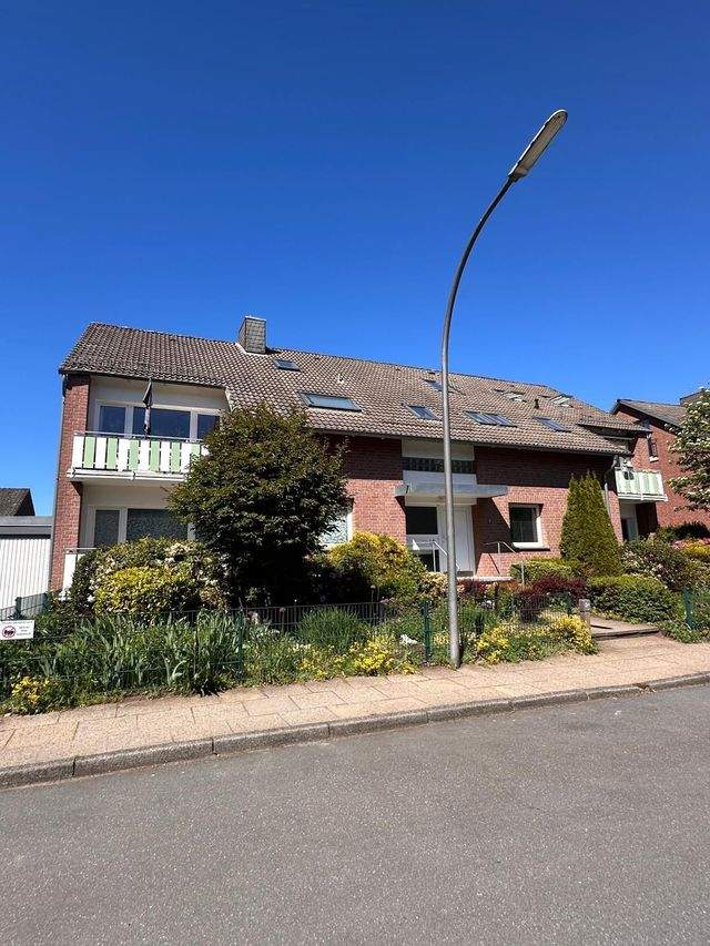 Schnucklige 1,5 Zimmer DG-Wohnung im wärmegedämmten Haus in Norderstedt Garstedt zu vermieten !!, 22850 Norderstedt, Etagenwohnung