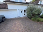 Garagenzufahrt - Die "Besondere" Top Wohn-Büro - Wohnung ! 3 Zimmer EG Wohnun mit Garten und großer Doppelgarage in Norderstedt-Garstedt zu vermieten !!!!