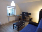 Wohnzimmer 1 - Trendige moderne 2 Zimmer DG Wohnung mit großer Küche und Balkon im 2 Familienhaus in Norderstedt-Glashütte zu vermieten !!!