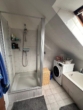 Vollbad mit Dusche und Fenster - Einladende 2,5 Zimmer-Wohlfühlwohnung mit Sonnenbalkon in Norderstedt-Mitte zu vermieten !!