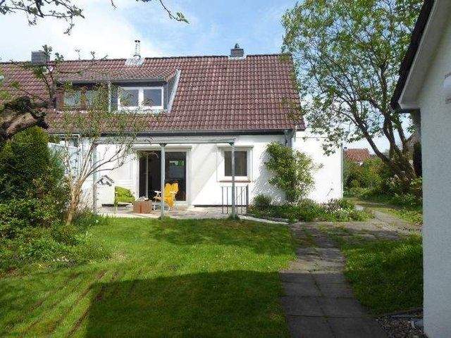 Schöne gepflegte und moderne 2 Zi. Doppelhaushälfte mit großem Grundstück zu vermieten !!, 22417 Hamburg, Doppelhaushälfte