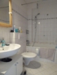 Badezimmer - Trendige 2 Zimmer Whg. mit einem schönen sonnigen Balkon in Norderstedt-Glashütte zu vermieten!!