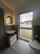 Badezimmer 1 - Neubau !! Exklusives 4 Zimmer Endreihenhaus mit Gartenanteil in Kaltenkirchen zu vermieten !!