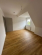 Schlafzimmer 1 - Großzügige 2,5 Zimmer Dachgeschosswohnung mit großem Balkon in 4 Fam.Haus in Norderstedt - Garstedt zu vermieten
