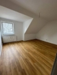 Schlafzimmer - Großzügige 2,5 Zimmer Dachgeschosswohnung mit großem Balkon in 4 Fam.Haus in Norderstedt - Garstedt zu vermieten
