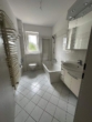Badezimmer - Großzügige 2,5 Zimmer Dachgeschosswohnung mit großem Balkon in 4 Fam.Haus in Norderstedt - Garstedt zu vermieten