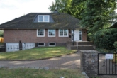 Eingangsansicht - Wohlfühloase !! Exklusives 7 Zi.Einfamilienhaus mit riesigem schönem Grundstück und Schwimmhalle in Norderstedt Garstedt zu verkaufen!!!