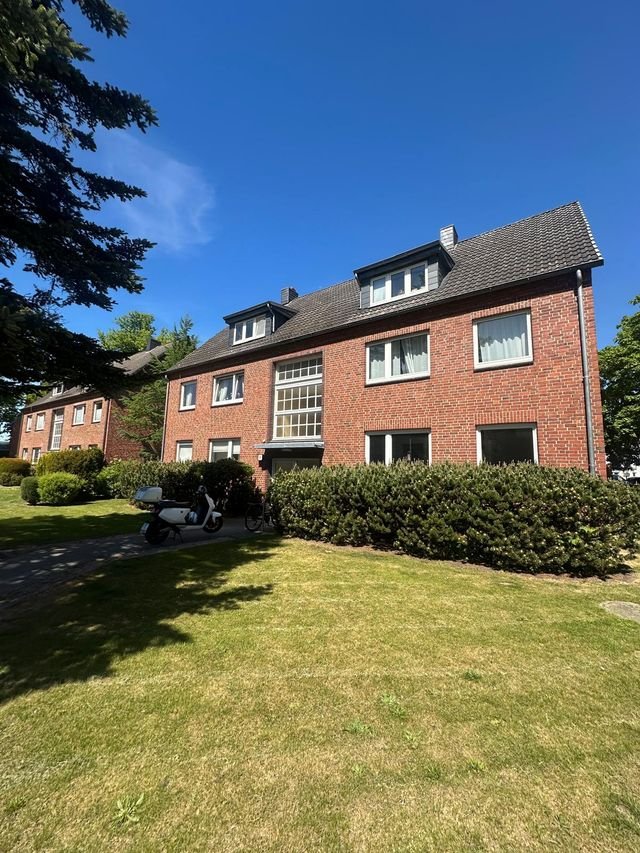 Süße freundliche 2,5 Zimmer DG Wohnung in Norderstedt-Garstedt zu vermieten !!, 22848 Norderstedt, Etagenwohnung