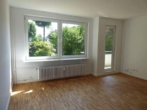 Wohnzimmer 1 - Sonnige 2,5 Zimmer EG-Wohnung mit einem schönen Balkon in Norderstedt-Glashütte zu vermieten!!