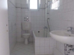 Badezimmer - Sonnige 2,5 Zimmer EG-Wohnung mit einem schönen Balkon in Norderstedt-Glashütte zu vermieten!!