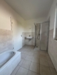 Badezimmer - Neubau !! Exklusives 5 Zimmer Mittelreihenhaus mit Gartenanteil ( ca.100m²) in Norderstedt-Glashütte zu vermieten !!