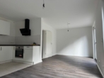 Wohnzimmer mit offener Küche - Neubau !! Exklusives 5 Zimmer Mittelreihenhaus mit Gartenanteil ( ca.100m²) in Norderstedt-Glashütte zu vermieten !!