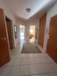 Flur mit Einbauschrank - Charmante 3 Zimmer Wohnung mit Balkon in schöner Wohnanlage in Norderstedt-Garstedt Nähe Herold-Center zu vermieten !!