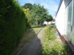 Schöner 3-4 Zimmer Endbungalow mit schönem Grundstück in Norderstedt Garstedt zu verkaufen!!! - Garten an der Giebelseite des Hauses