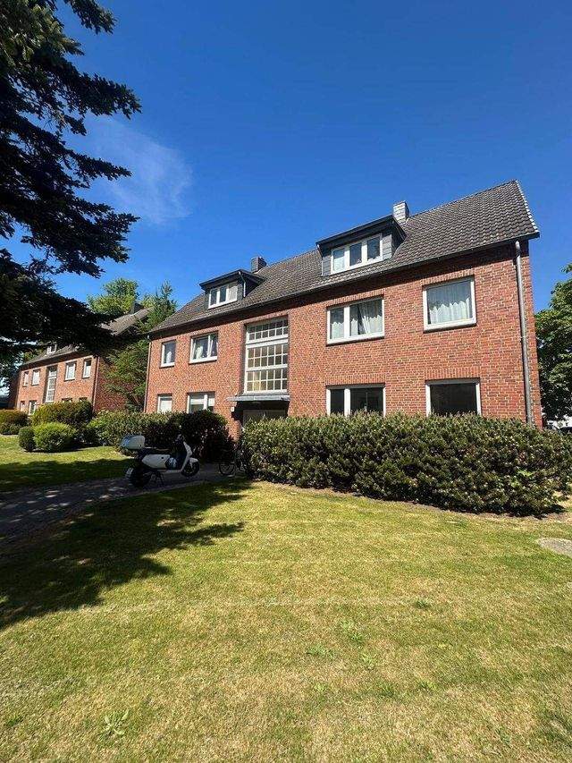 Süße freundliche 2,5 Zimmer DG Wohnung in Norderstedt-Garstedt zu vermieten !!, 22848 Norderstedt, Etagenwohnung