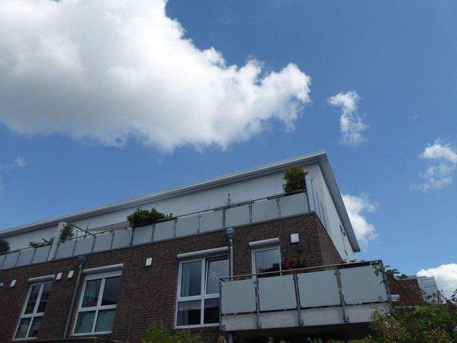 Schöner Wohnen !! Exklusive 2 Zi.Penthouse Wohnung mit riesiger Sonnenterrasse in Norderstedt – Harksheide zu vermieten !!!, 22846 Norderstedt, Penthousewohnung