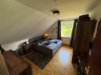 Schlafzimmer - Traumhafte 2 Zimmer DG Wohnung mit großem Balkon in einem 4 Familienhaus in Norderstedt-Garstedt zu vermieten!!!