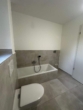 Badezimmer mit Wanne und Platz für WM - Top Neubau Penthouse Wohnung mit großem Balkon zu vermieten !