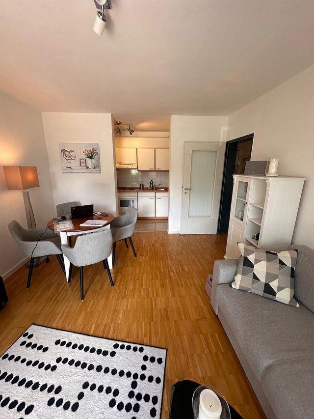 Schicke 1,5 Zimmer Erdgeschoss Wohnung mit Terrasse in einer gepflegten Wohnanlage in Hamburg-Niendorf zu vermieten !! - Photo 1