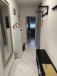 Flur mit Abstellraum - Wunderschöne und moderne 2 Zimmer DG - Wohnung in einem 4 Fam. Haus in Norderstedt-Garstedt zu vermieten !!!!