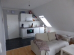 Courtagefrei ! Renditeobjekt Elegantes Wohnhaus mit 4 Wohnungen in Norderstedt - Friedrichsgabe in ruhiger Lage zu verkaufen !! - Wohnzimmer mit Küchenzeile