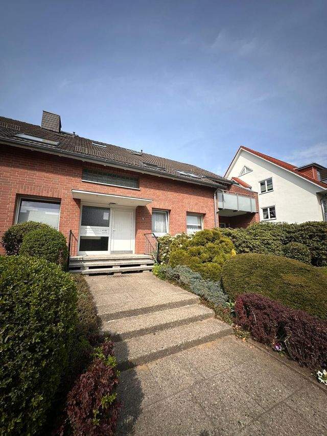 Elegante 2-3 Zimmer Wohnung mit Balkon im wärmegedämmten Haus in Norderstedt Garstedt zu vermieten !!, 22850 Norderstedt, Etagenwohnung