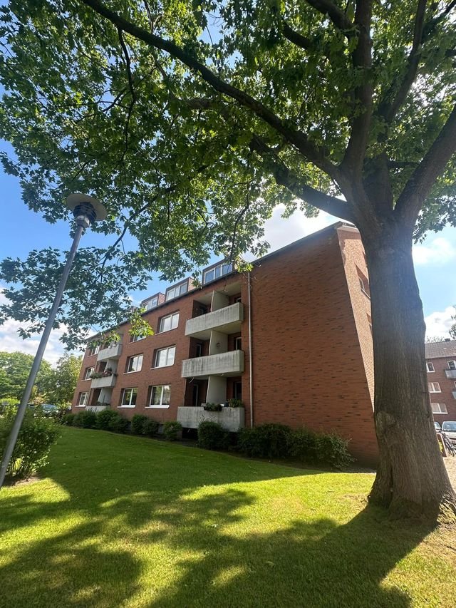 Charmante 2,5 Zimmer Dachgeschosswohnung in ruhiger 30er Zone Nähe des Herold-Centers zu vermieten!!, 22850 Norderstedt, Etagenwohnung