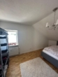 Schlafzimmer - Charmante 2,5 Zimmer Dachgeschosswohnung in ruhiger 30er Zone Nähe des Herold-Centers zu vermieten!!