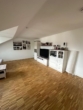 Wohnzimmer - Charmante 2,5 Zimmer Dachgeschosswohnung in ruhiger 30er Zone Nähe des Herold-Centers zu vermieten!!