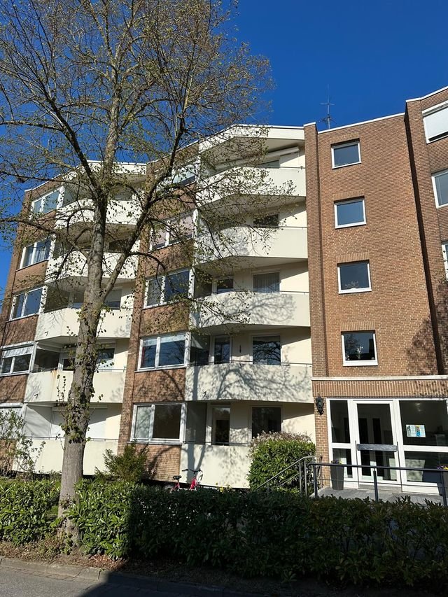 Genießerwohnung ! Gepflegte 2 Zimmer Wohnung mit Südwestbalkon in Scharbeutz …Strandnähe ( ca. 100 m ) zu vermieten !, 23683 Scharbeutz, Etagenwohnung