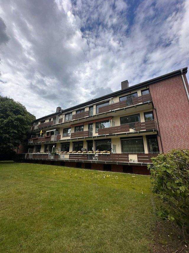 Einziehen und Wohlfühlen !! Neu renovierte und sanierte 3 Zimmer Wohnung mit schönem Sonnenbalkon in Norderstedt-Garstedt zu vermieten !, 22848 Norderstedt, Etagenwohnung