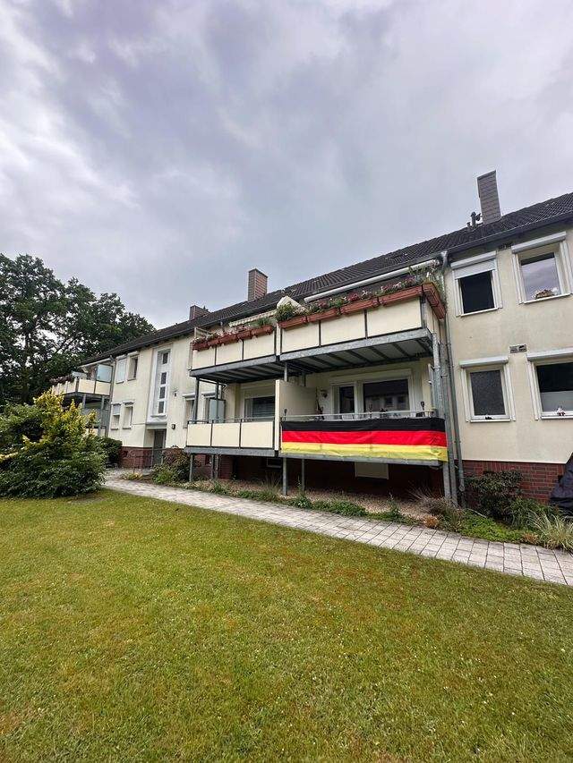 Charmante 4 Zi. Whg. mit Balkon in ruhiger 30er Zone Nähe des Herold-Centers zu vermieten!!, 22850 Norderstedt, Etagenwohnung