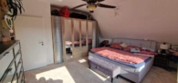 Schlafzimmer - Tolle 3 Zimmer DG - Wohnung mit Balkon im 2 Fam.Haus in Norderstedt-Glashütte zu vermieten !!