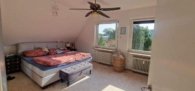 Schlafzimmer 2 - Tolle 3 Zimmer DG - Wohnung mit Balkon im 2 Fam.Haus in Norderstedt-Glashütte zu vermieten !!